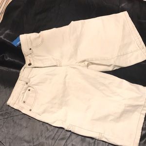 << SOLD >> Nice heavy denim shorts size  16